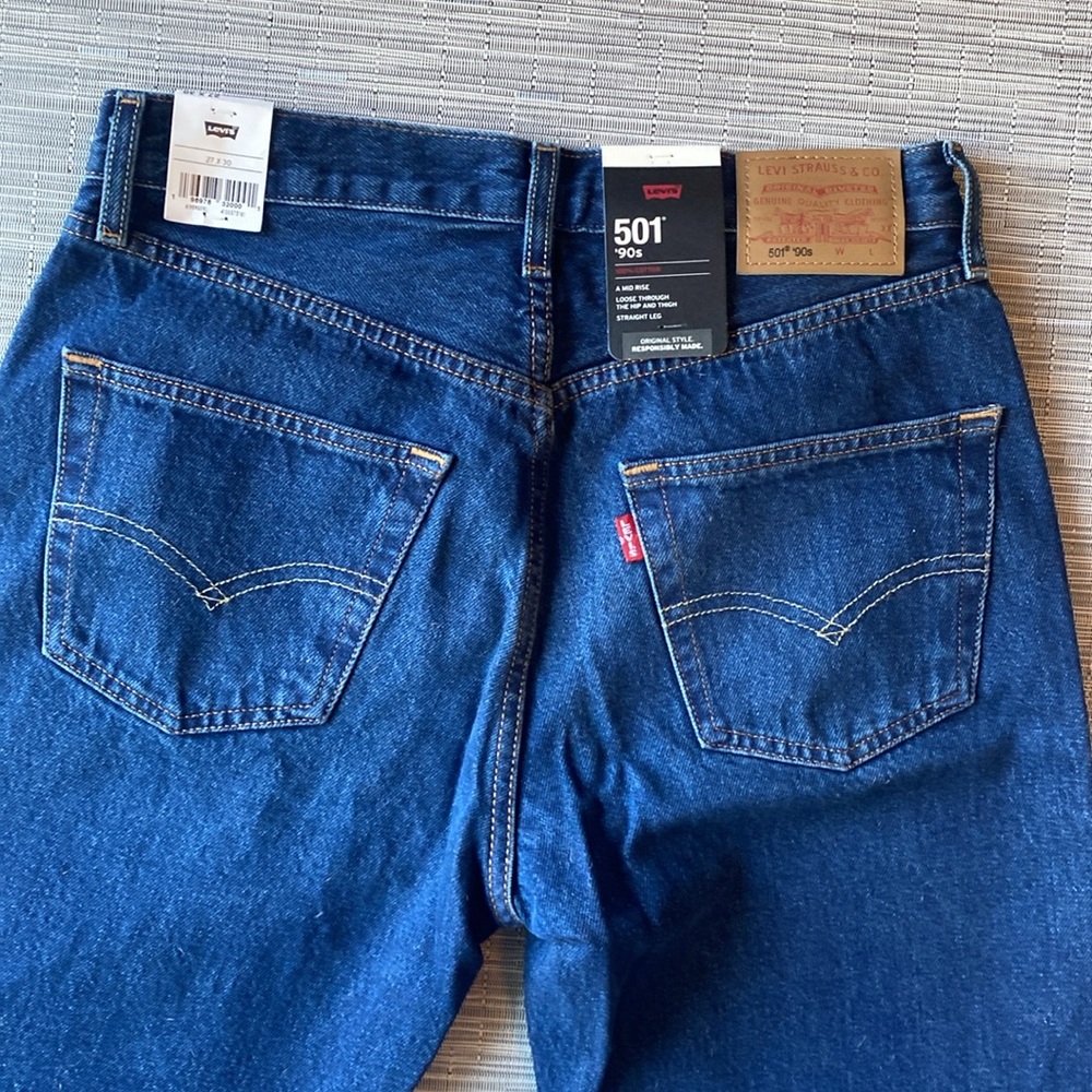 NWT Levi’s ‘90s 501 Jeans in dark wash - Picture 8 of 9